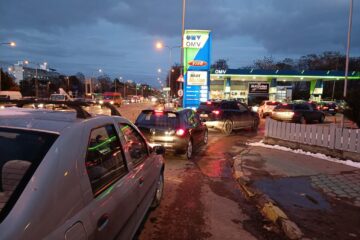 Panica de miercuri seară a adus cozi interminabile la stațiile care comercializează carburanți
