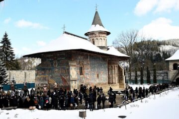 Stavrofora Irina Pântescu, întâia stareță a Mănăstirii Voroneț, condusă pe ultimul drum. Foto: Constantin Ciofu
