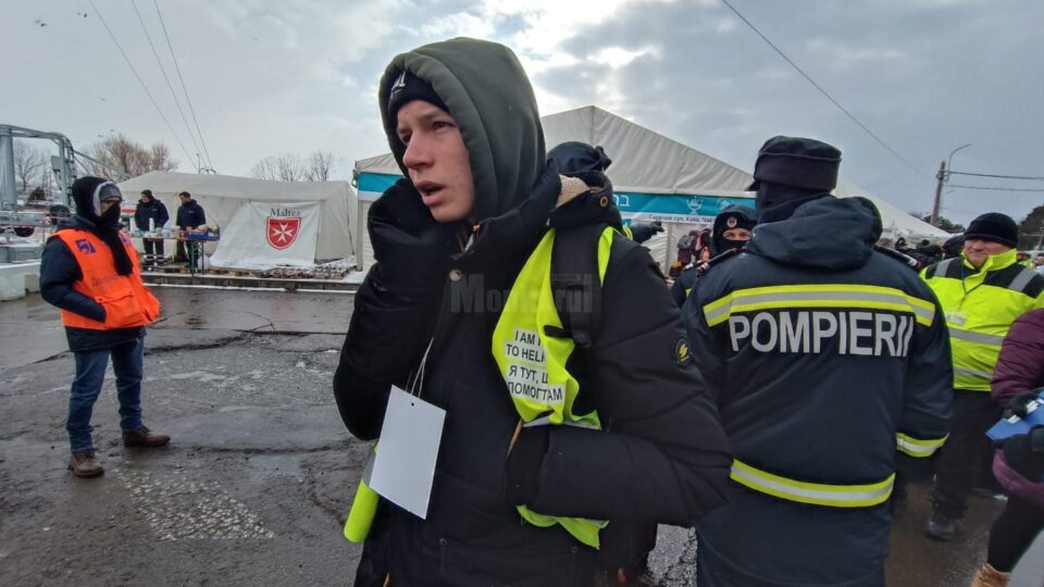 Oamenii vin din cealaltă parte a frontierei doar cu ce au reușit să pună într-o valiză