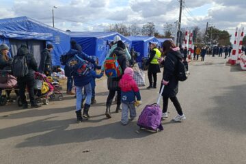 În taberele temporare de refugiați mai erau, vineri dimineață, 296 de oameni