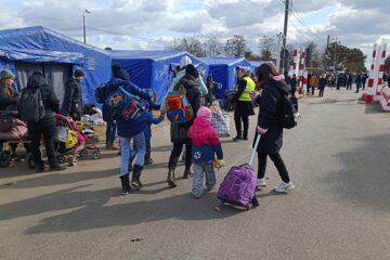 În taberele temporare de refugiați mai erau, vineri dimineață, 296 de oameni