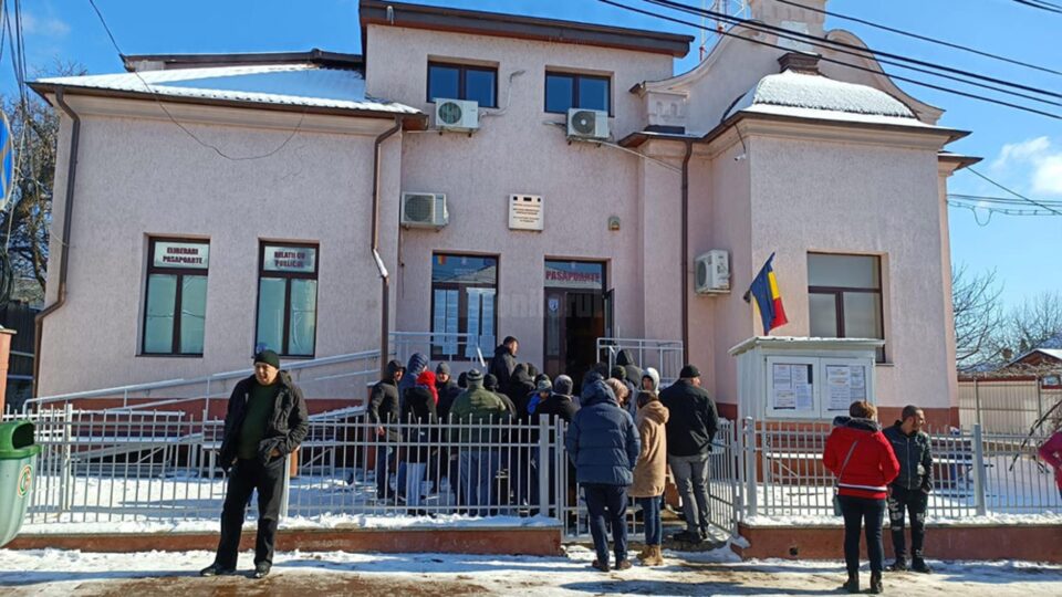 Program prelungit la Pașapoarte, inclusiv sâmbăta