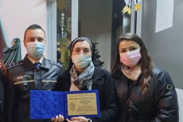 Plachetă și o diplomă de excelență, acordată Centrului Social Maria Ward din Rădăuți