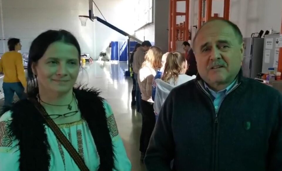 CJ Suceava a organizat un atelier de încondeiat ouă pentru copiii ucraineni cazați în sala de sport de la Școala „Miron Costin”