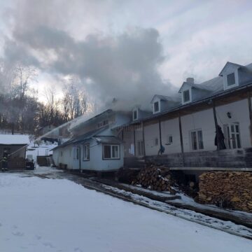 Incendiul izbucnit sâmbătă seară la corpul de chilii de la Mănăstirea „Sf. Gheorghe” Buciumeni, din Fălticeni