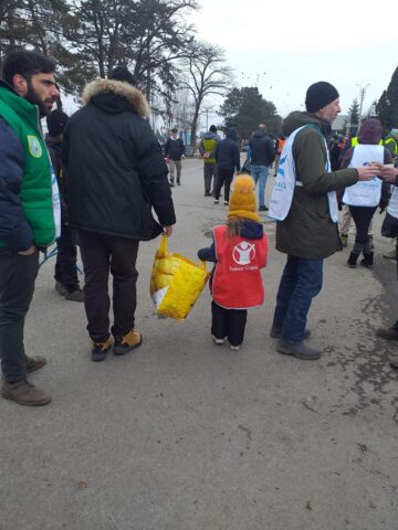 Cel mai tânăr voluntar din Vama Siret are 4 ani: Rebeca