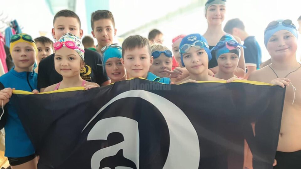 Copiii din Ucraina se antrenează cot la cot cu micii înotători suceveni