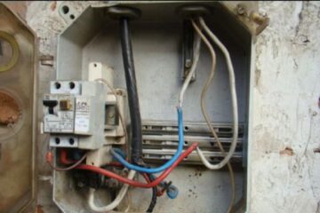Prins cu o improvizație prin care fura curent, a dat vina pe electrician