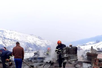 Incendiul de la blocul din Ostra a plecat de la coșul de fum