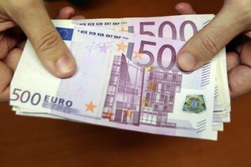 Sumele vehiculate ca plată pentru călăuze sunt în jurul a 5.000 de euro de persoană Foto:qz.com