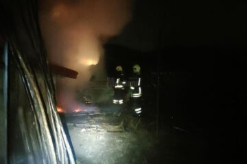 Incendiu puternic la Mălini