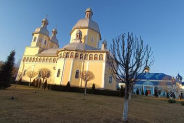 Mănăstirea Bănceni, complex situat la numai câțiva kilometri de granița cu România, în ținutul Herța