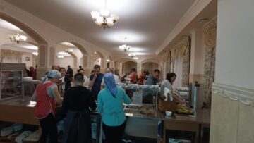 Refugiatii primesc mincare de trei ori pe zi 2