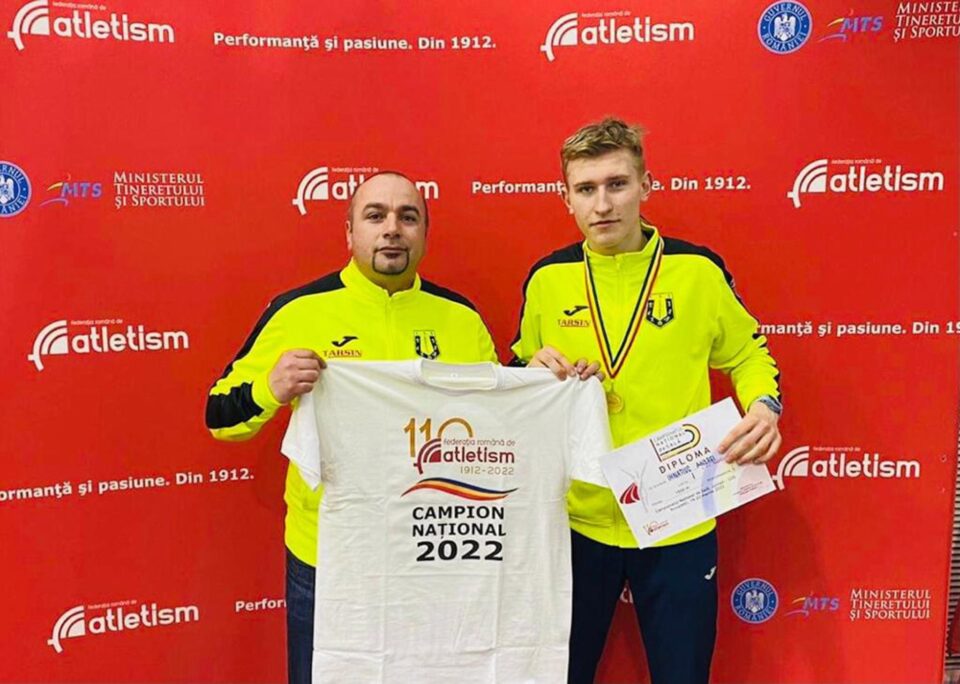 Antrenorul Bogdan Roșcăneanu alături de Andrei Ihnatiuc, care a cucerit două medalii de aur la Naționale