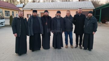 Peste 400 de copii orfani și aproape 1.300 de refugiați și-au găsit casă la Mănăstirea Bănceni