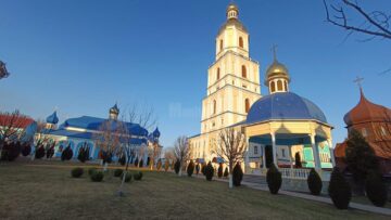 Oamenii de afaceri Ioan Prichici și Sergiu Lucan au mers cu patru tiruri de ajutoare la Mănăstirea Bănceni