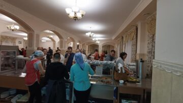 Peste 400 de copii orfani și aproape 1.300 de refugiați și-au găsit casă la Mănăstirea Bănceni