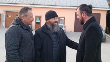 Oamenii de afaceri Ioan Prichici și Sergiu Lucan au mers cu patru tiruri de ajutoare la Mănăstirea Bănceni