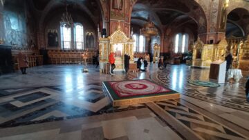 Peste 400 de copii orfani și aproape 1.300 de refugiați și-au găsit casă la Mănăstirea Bănceni