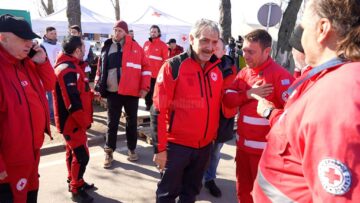 Voluntari de la Crucea Roșie, în Vama Siret
