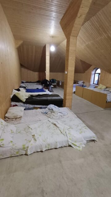 Peste 400 de copii orfani și aproape 1.300 de refugiați și-au găsit casă la Mănăstirea Bănceni