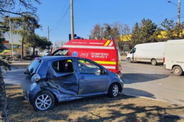 Două mașini s-au ciocnit pe strada Traian Vuia din Suceava