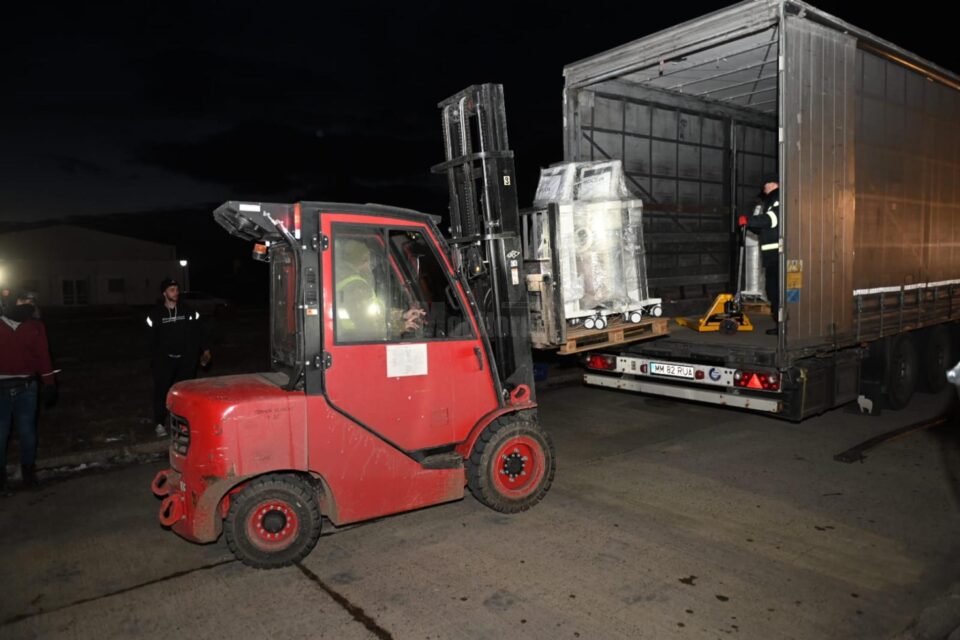 Peste 50 de autotrenuri cu ajutoare umanitare au plecat până acum în Ucraina, din hub-ul european de la Aeroportul Suceava