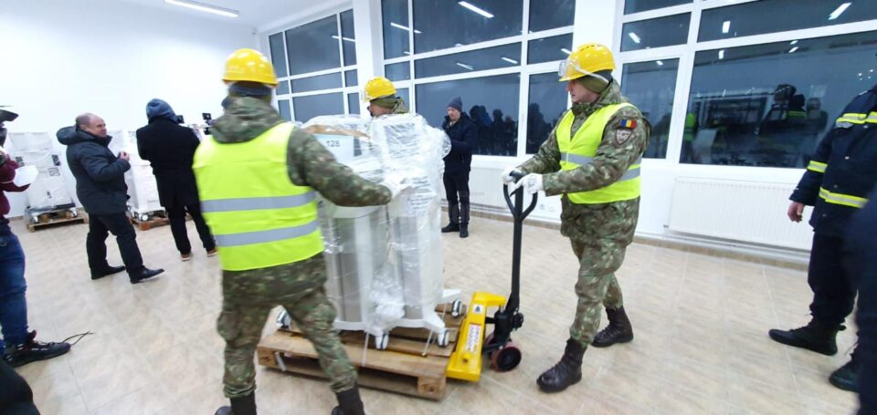 Peste 50 de autotrenuri cu ajutoare umanitare au plecat până acum în Ucraina, din hub-ul european de la Aeroportul Suceava Peste 50 de autotrenuri cu ajutoare umanitare au plecat până acum în Ucraina, din hub-ul european de la Aeroportul Suceava