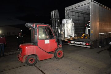 Peste 50 de autotrenuri cu ajutoare umanitare au plecat până acum în Ucraina, din hub-ul european de la Aeroportul Suceava
