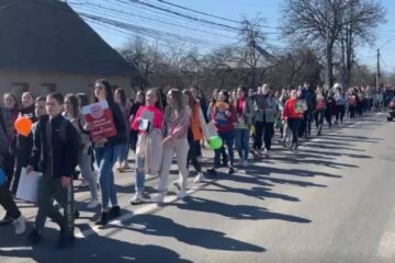 Aproape 1.000 de participanți la „Marșul pentru viață”, la Vicovu de Sus FOTO Cromtel TV