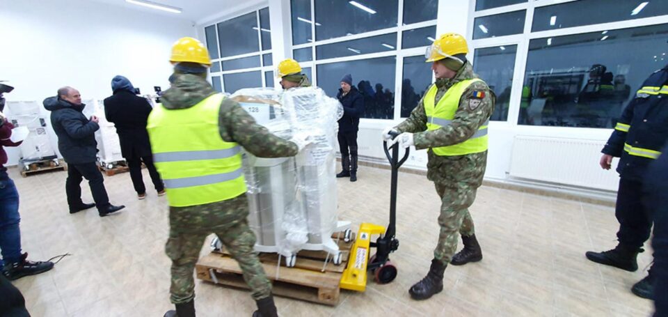 Peste 50 de autotrenuri cu ajutoare umanitare au plecat până acum în Ucraina, din hub-ul european de la Aeroportul Suceava