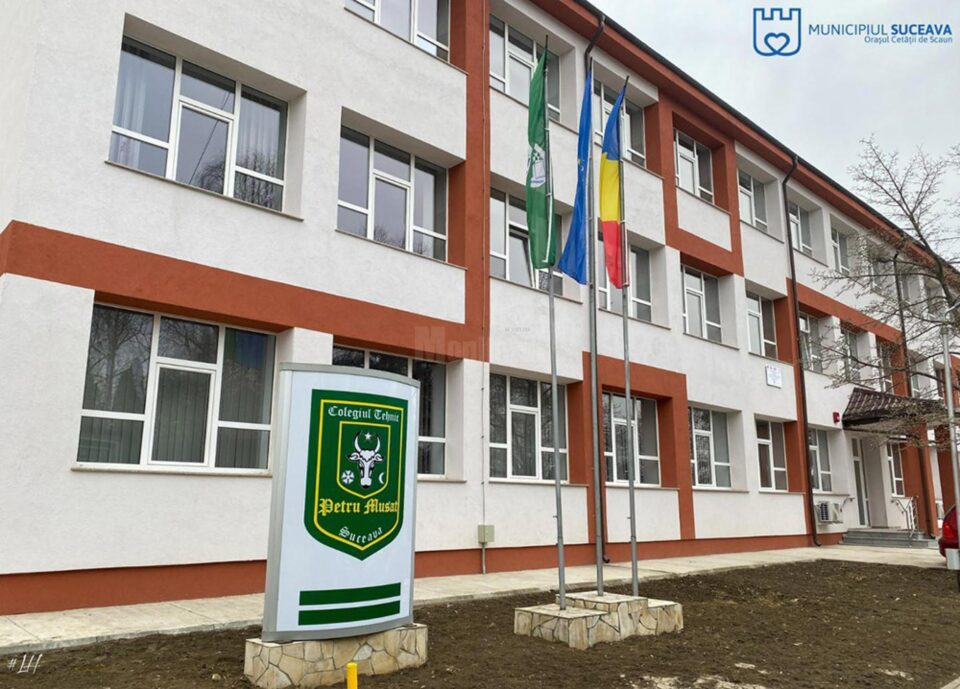 Clădirea Colegiului Tehnic „Petru Mușat” a fost reabilitată din punct de vedere funcțional și modernizată din punct de vedere al instalațiilor și echipamentelor