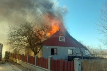 Incendiul a fost greu de lichidat din cauza vântului puternic