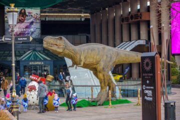 Expoziție cu dinozauri animatronici de până la 12 metri lungime, la Iulius Mall Suceava