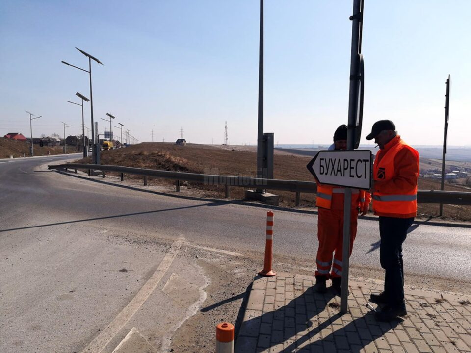 Au apărut indicatoare rutiere în limba ucraineană