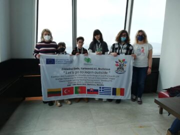 Elevi și profesori ai Școlii Gimnaziale Nr. 4 Suceava, într-o experiență de mobilitate Erasmus+ în Slovacia, în proiectul Let’s go to learn outside