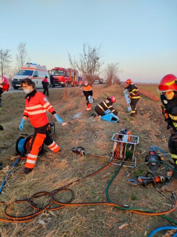 Cel puțin o persoană a murit în urma unui accident cu trei vehicule implicate, la Cornu Luncii
