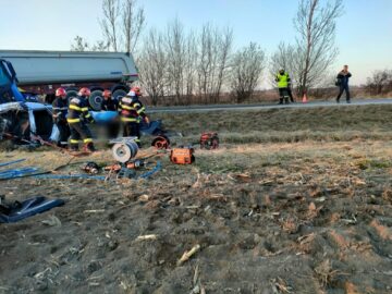 Cel puțin o persoană a murit în urma unui accident cu trei vehicule implicate, la Cornu Luncii