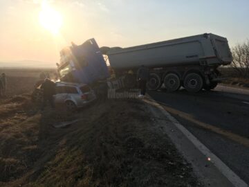 Cel puțin o persoană a murit în urma unui accident cu trei vehicule implicate, la Cornu Luncii
