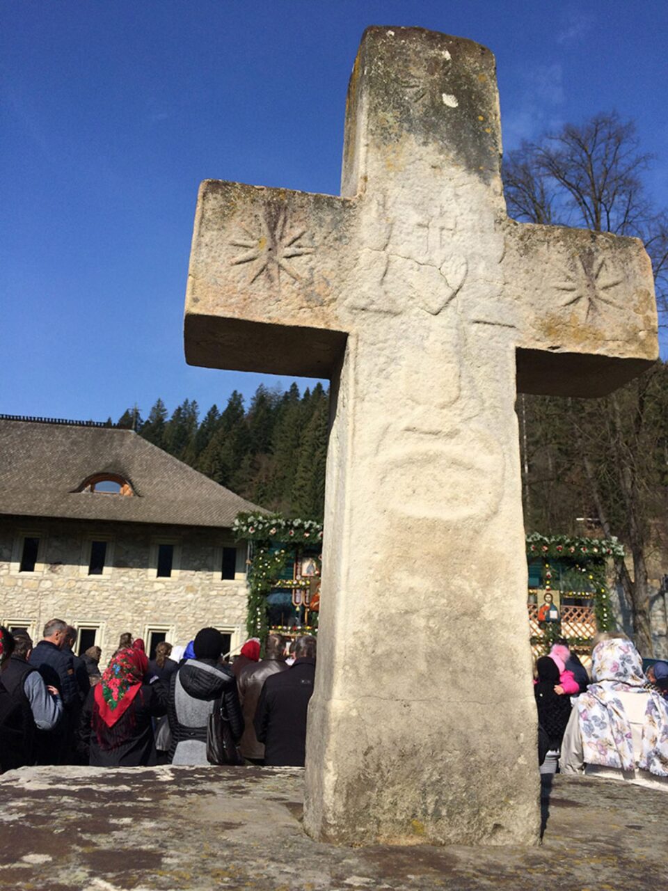 Crucea Domnului, făcătoare de viață și pecete de mântuire