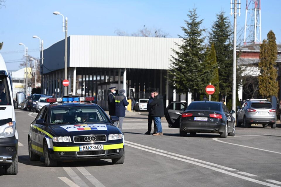 În Punctul de Trecere a Frontierei Siret au fost reținuți cinci urmăriți