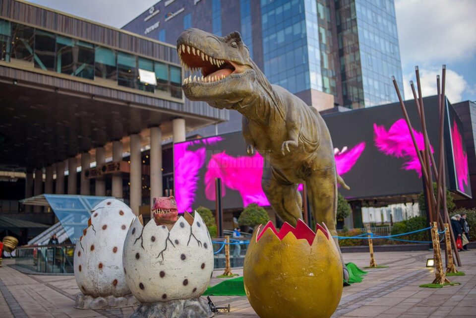 Expoziție cu dinozauri animatronici de până la 13 metri lungime, la Iulius Mall Suceava