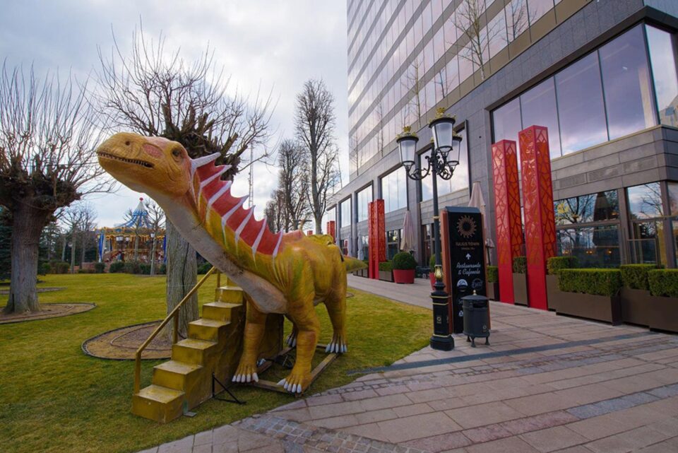 Expoziție cu dinozauri animatronici de până la 13 metri lungime, la Iulius Mall Suceava