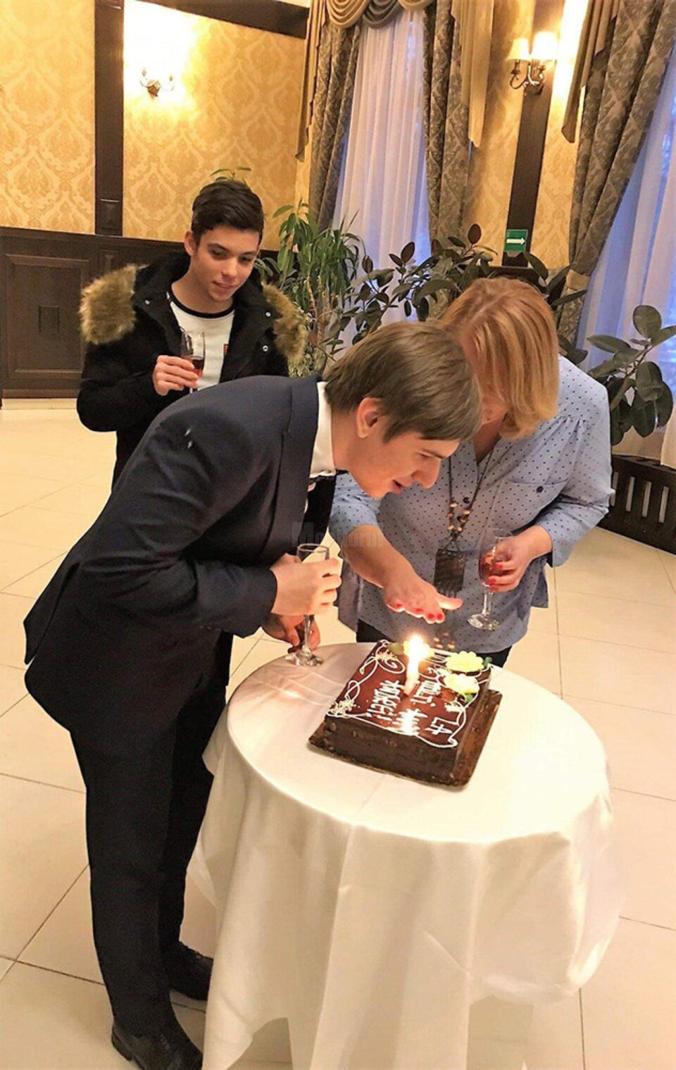 Andrei și Camelia la aniversarea de 18 ani a lui Andrei