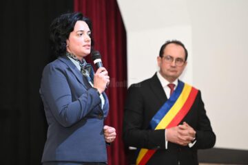 Deputatul PNL de Suceava Angelica Fădor și primarul din Fundu Moldovei, Tudor Zdrob