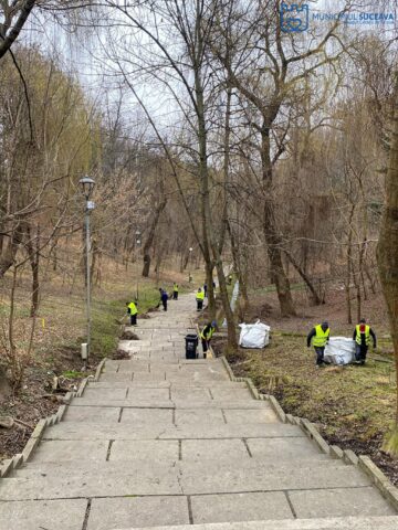 Parcul Șipote și Păduricea Zamca au fost igienizate printr-o acțiune organizată de Primăria Suceava