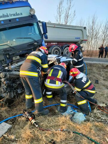 Femeia care conducea autoturismul a pierdut controlul direcției, sunt concluziile trase de anchetatori în urma accidentului mortal de la Cornu Luncii