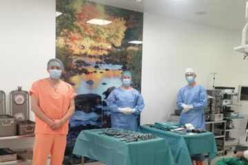 Echipa operatorie a fost formată din dr. Rareș Voinea, dr. Marius Grămadă și dr. Ciprian Puha