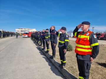 Pompierii francezi și cei români își salută colegii ucraineni