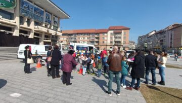 Peste 300 de copii au fost în centrul Sucevei pentru a vedea ”mascații” și tehnica Poliției